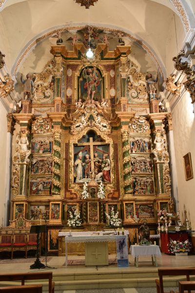 Archivo:RetablomayorAlba.jpg
